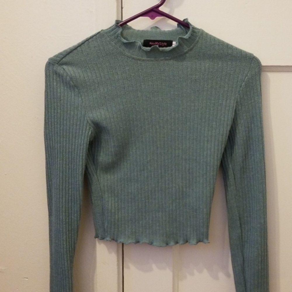 Long sleeve blue crop top